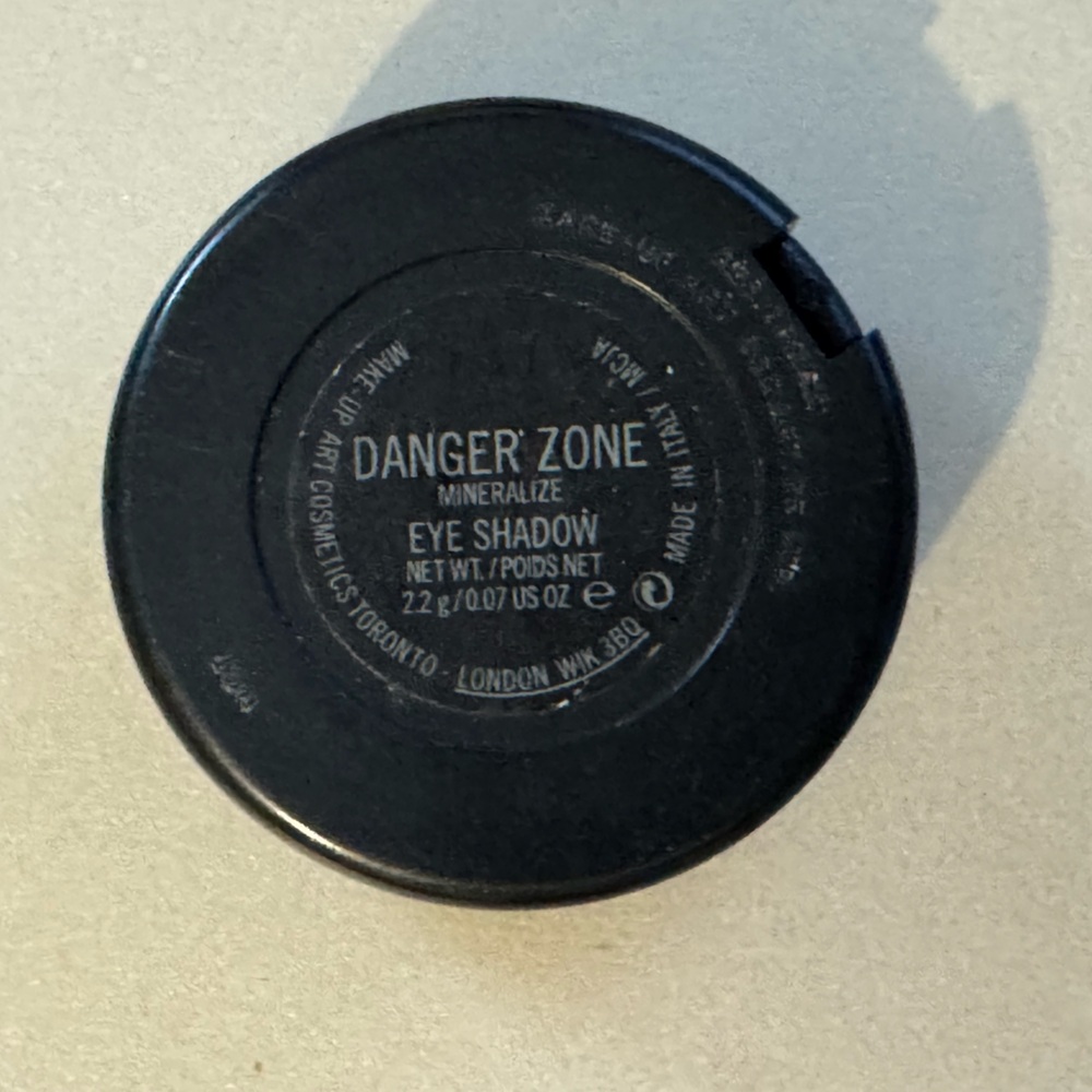 Mac danger zone eyeshadow. Limited edition. - Picture 3 of 3